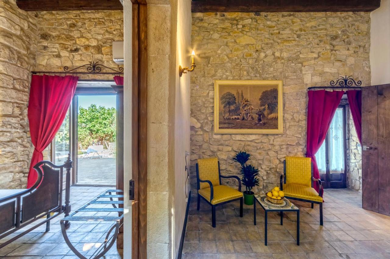 Masseria Fortificata Lo Zafferaneto Buccheri Экстерьер фото
