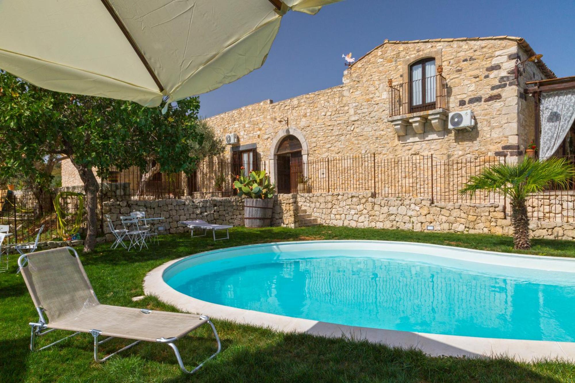 Masseria Fortificata Lo Zafferaneto Buccheri Экстерьер фото